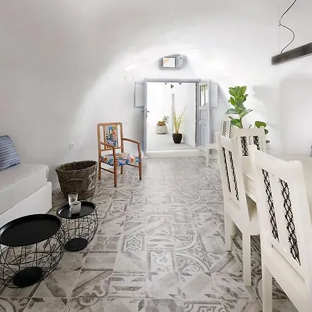 Villa Agalitsa Cave With Garden Courtyard