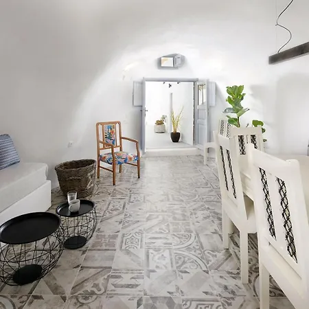 Agalitsa Cave With Garden Courtyard Megalochori (Santorini)