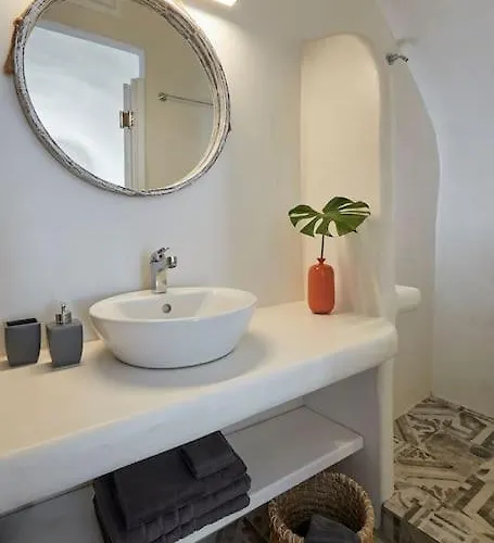 Agalitsa Cave With Garden Courtyard