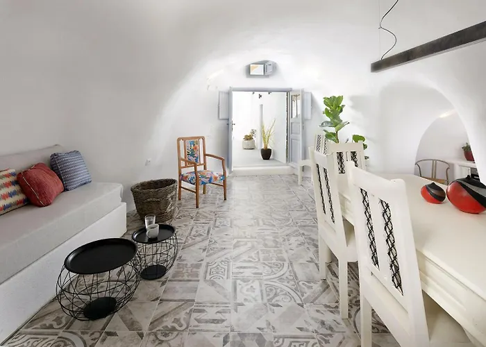 Agalitsa Cave With Garden Courtyard 메갈로호리