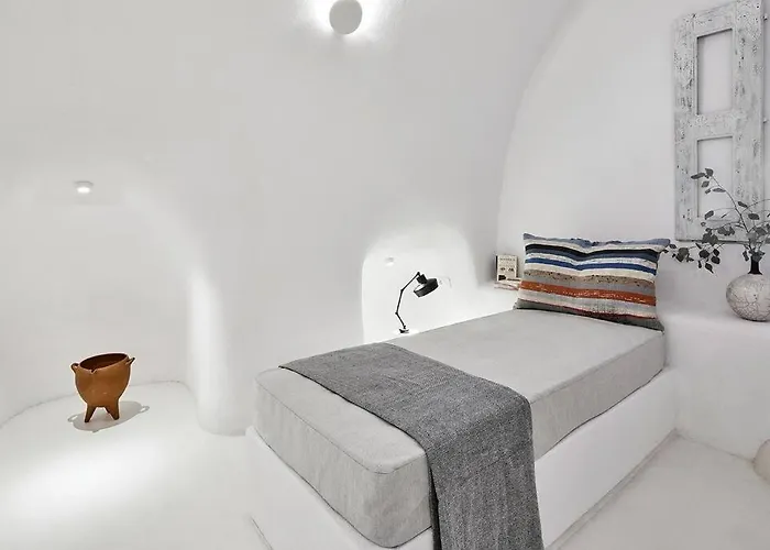 Agalitsa Cave With Garden Courtyard