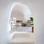 Agalitsa Cave With Garden Courtyard Villa